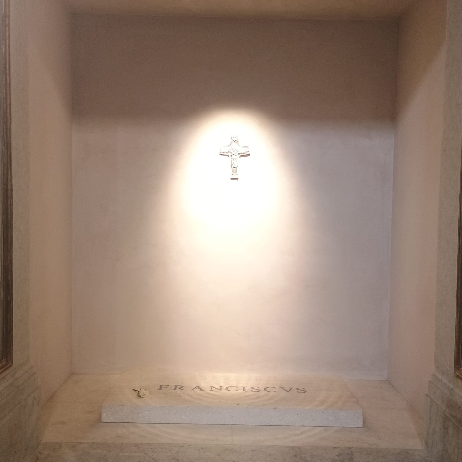 papa mons tumba franci
