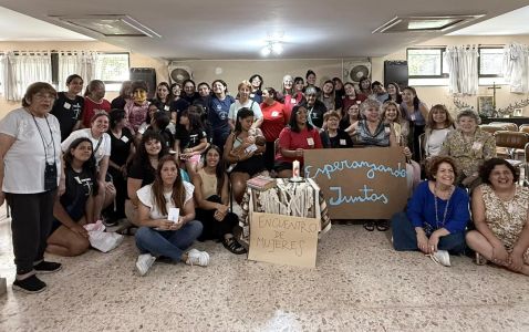 Por “la fuerza y la esperanza de las mujeres que caminan juntas”