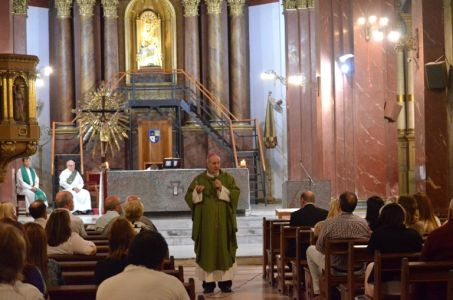 Misa en la catedral, con los directivos de los colegios, por el cierre del año lectivo