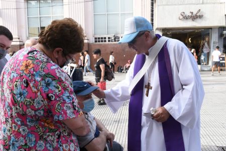 Jornada de Navidad en la peatonal Laprida de Lomas