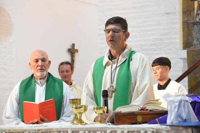 Una comunidad de Claypole recibió a su nuevo párroco