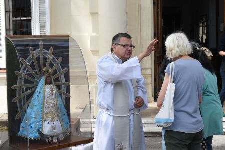 Misionan el obispo y los sacerdotes en el hospital Gandulfo de Lomas