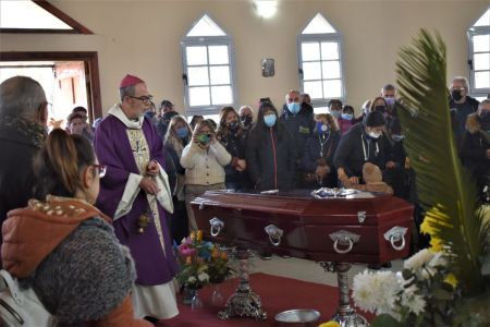 Santísimo Sacramento despidió a su párroco