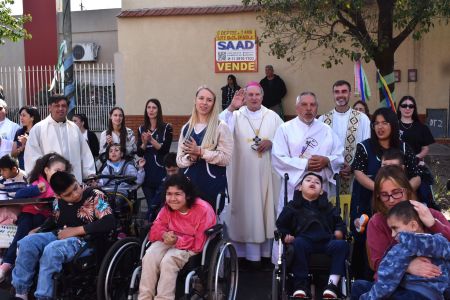 El colegio de educación especial “Ángeles custodios” celebró 40 años de su fundación