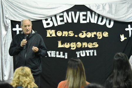 El magisterio social del papa Francisco: eje del encuentro del obispo con estudiantes de un profesorado