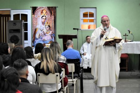 La Pascua y el inicio del año lectivo, reunió al Profesorado del Sáenz para una misa