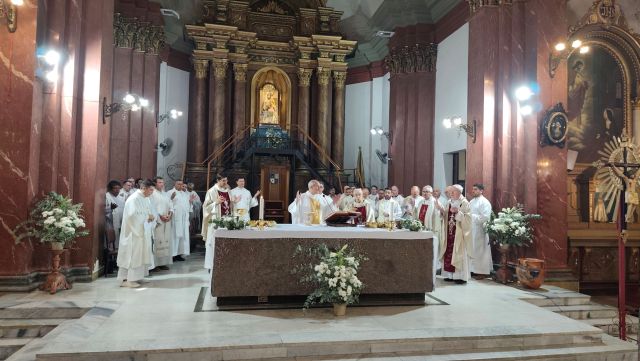 La misa crismal, el Jueves Santo, con todos los sacerdotes de la diócesis