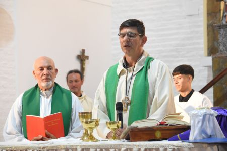 Una comunidad de Claypole recibió a su nuevo párroco