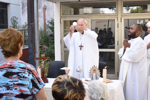 En el día de la Virgen de Lourdes, el obispo presidió una misa en el hospital Gandulfo